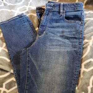 American Eagle Super Hi-Rise Jeggings. SIZE 12